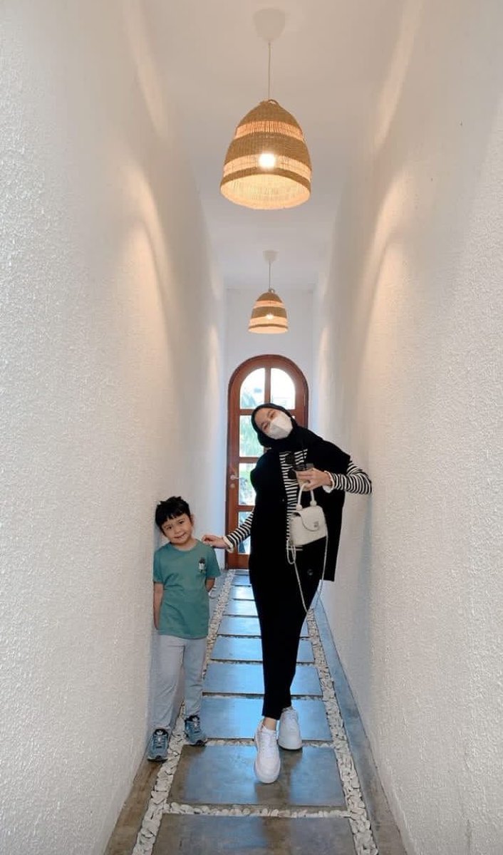 ChikoSandria's tweet photo. 👩‍👧🖤 https://t.co/Mm79wshVPw