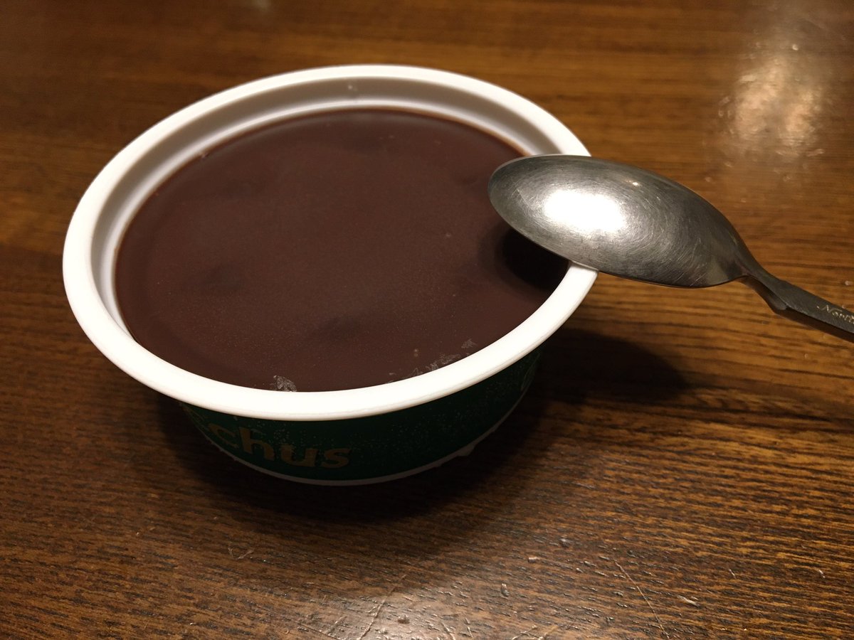 utako1989's tweet photo. バッカスのアイス🍨
開けたら一面チョコで、しかも分厚くてパリパリで、おいしい！
ラミーアイスよりはアルコール感控えめに感じて、私はこっちが好きだなー。
#アイス　#ロッテ　#チョコ https://t.co/5RmEYil841