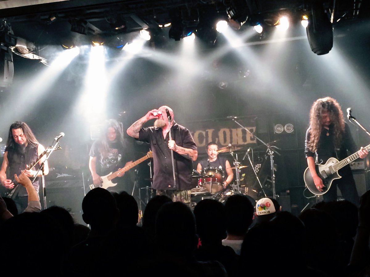 foxxtale's tweet photo. 7年前の今日は、東京の渋谷でポール・ディアノを観たらしい。彼の歌唱が好きなんです。パンキッシュな吐き捨てボーカル。メイデンの2枚目は今でもマスト。全18曲中12曲がメイデンの曲。うち2曲もインストやったのはご愛敬(笑)
#過去のこの日 #live2014 #PaulDiAnno #IronMaiden #United #東京 https://t.co/b8qOYNf5XT