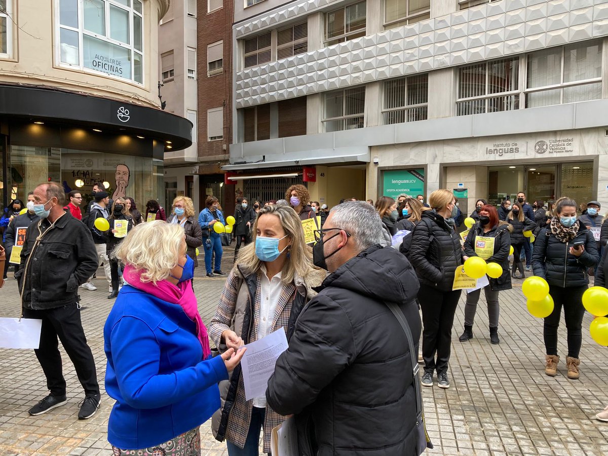 MJFSanSegundo's tweet photo. 🔵@popularesVLC @ppcv hemos acompañado al sector #Peluquería y #Esteticistas @Creerennosotros en su justa y reiterada petición de bajar IVA dl 21 al 10%: PSOE se opone🤷♀️
Un servicio esencial q ha sufrido los riesgos y pérdidas de la crisis Covid
🔗Con mi compañera @PaulaLlobet https://t.co/ZXUsnE9eaE