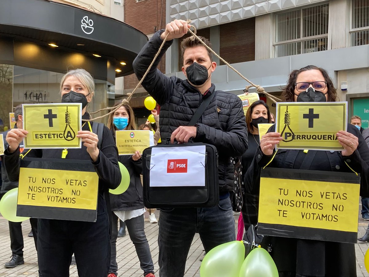 MJFSanSegundo's tweet photo. 🔵@popularesVLC @ppcv hemos acompañado al sector #Peluquería y #Esteticistas @Creerennosotros en su justa y reiterada petición de bajar IVA dl 21 al 10%: PSOE se opone🤷♀️
Un servicio esencial q ha sufrido los riesgos y pérdidas de la crisis Covid
🔗Con mi compañera @PaulaLlobet https://t.co/ZXUsnE9eaE