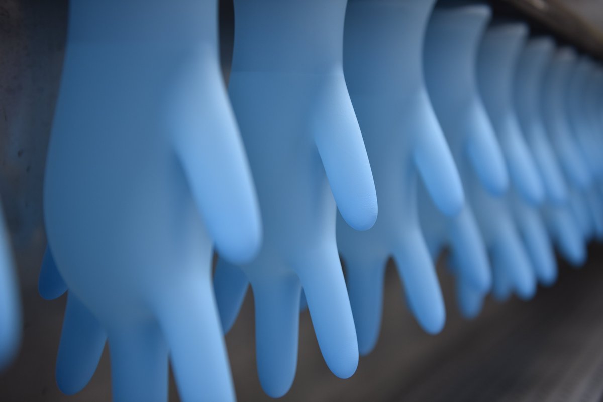KINGFAMEDICAL's tweet photo. Pinhole inspection is a water-based test, used to determine pinhole rates of manufactured gloves. The standard measurement of the inspection is AQL, determines whether or not the gloves can reach their respective standards.

More: https://t.co/I8CNLYTNGY https://t.co/wNDViQdTns