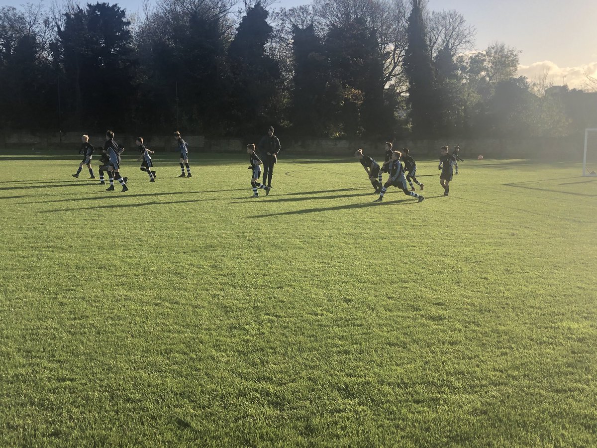 Y7 ‘A’s warming up before their Middlesex cup clash with UCS.