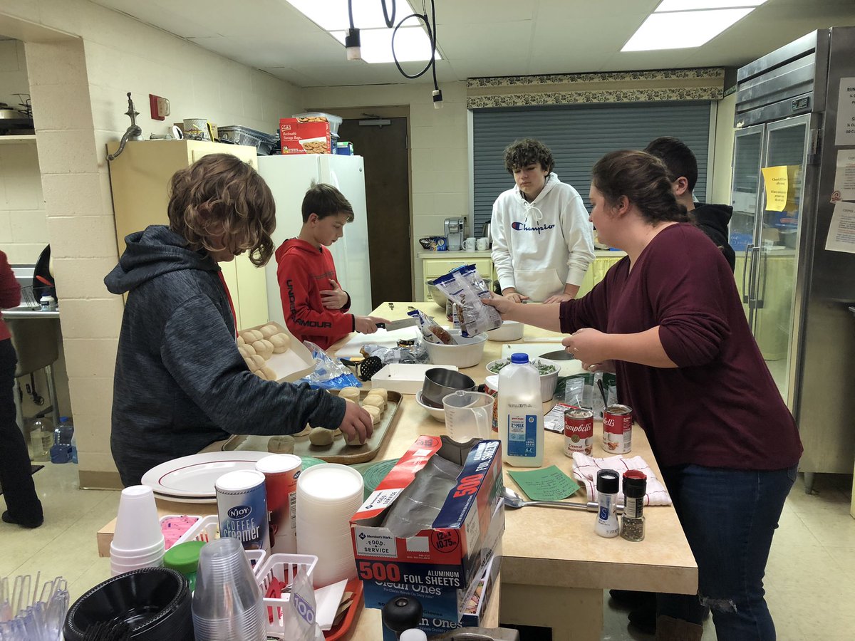 FCCStow's tweet photo. It was a happy “Thanks-Blessings” lunch for the #youthgroup! Many hands make light work along with a tasty meal! (Not to mention a few cooking &amp; baking lessons learned!) And our #windbagpreacher didn’t let the turkey get dried out with an “overdone” sermon! #HappyThanksgiving https://t.co/gw1LI5eaux