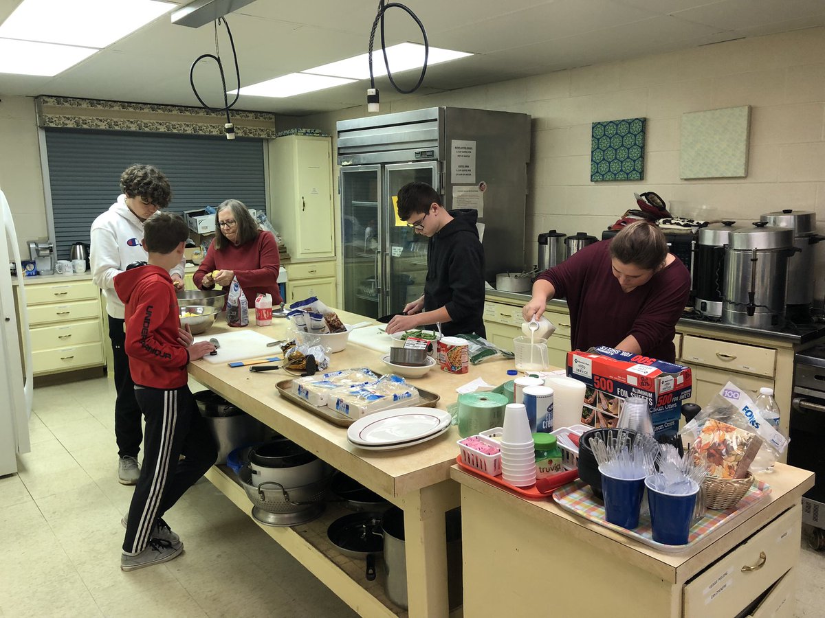FCCStow's tweet photo. It was a happy “Thanks-Blessings” lunch for the #youthgroup! Many hands make light work along with a tasty meal! (Not to mention a few cooking &amp; baking lessons learned!) And our #windbagpreacher didn’t let the turkey get dried out with an “overdone” sermon! #HappyThanksgiving https://t.co/gw1LI5eaux