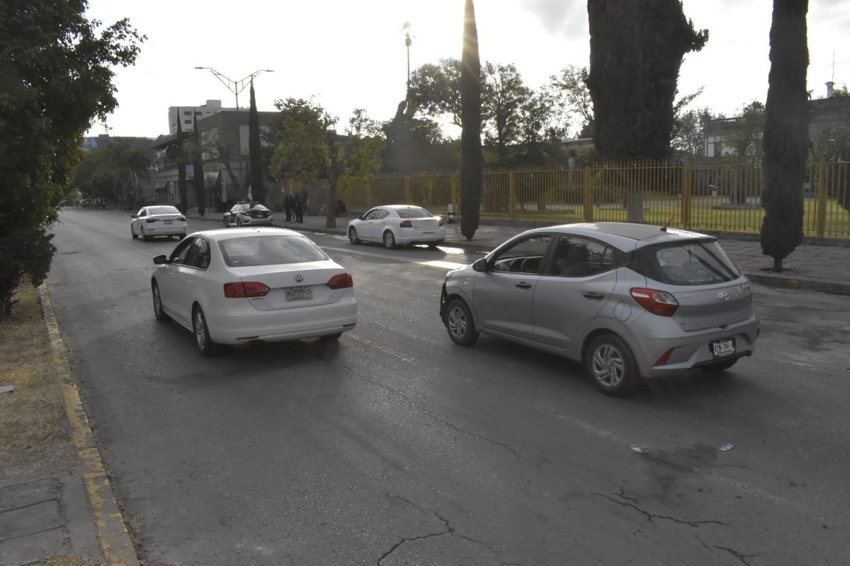 SSPC_SLP's tweet photo. EN OPERATIVO ESPECIAL Y POR ORDEN JUDICIAL, ES RETIRADO PLANTÓN DE BURÓCRATAS EN AVENIDA CARRANZA➡️ https://t.co/TQKp3aHvKS
#Nota #SLP https://t.co/hR8ISX6k9A