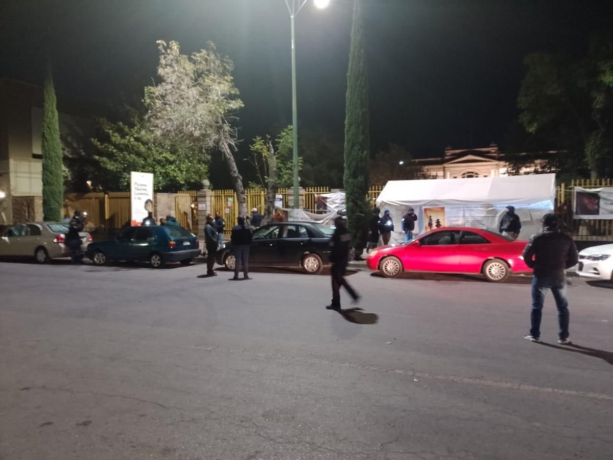 SSPC_SLP's tweet photo. EN OPERATIVO ESPECIAL Y POR ORDEN JUDICIAL, ES RETIRADO PLANTÓN DE BURÓCRATAS EN AVENIDA CARRANZA➡️ https://t.co/TQKp3aHvKS
#Nota #SLP https://t.co/hR8ISX6k9A