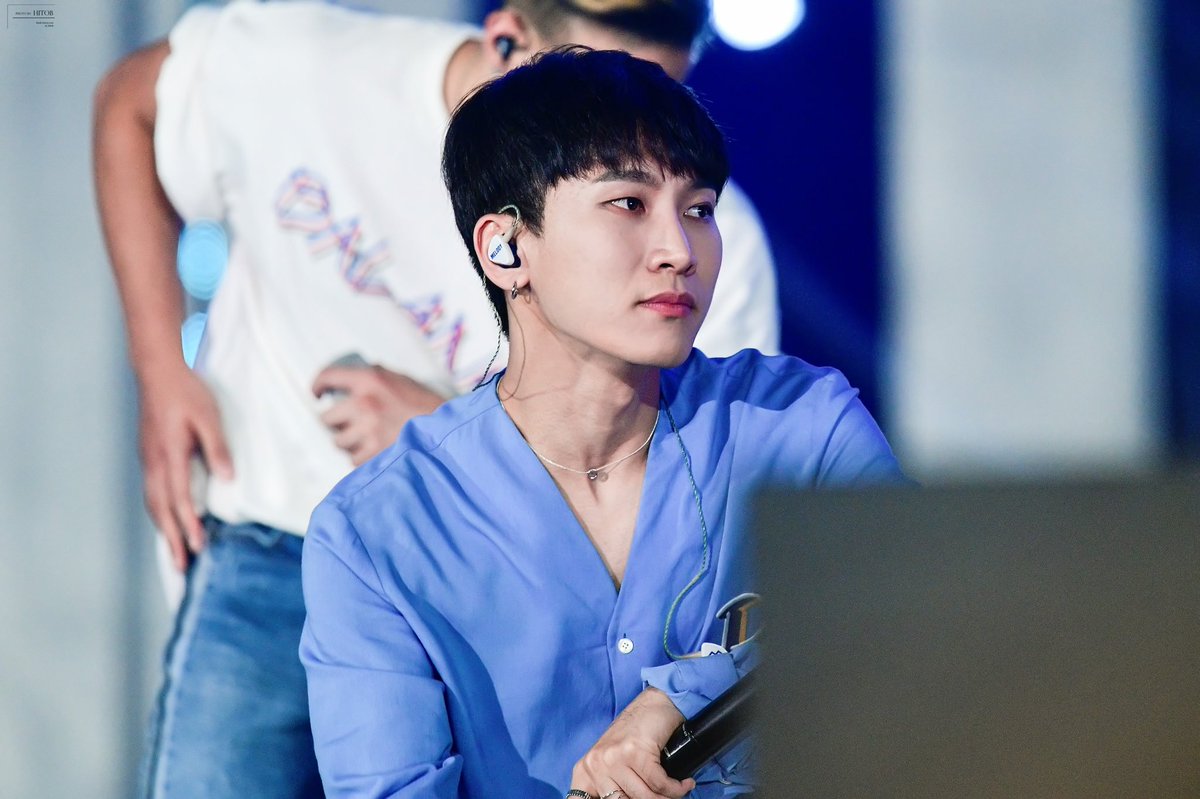 __hitob's tweet photo. 180802 KMF
#비투비 #BTOB #서은광 #은광
@BTOB_SEKwang 

👏💙👏
#서은광_생일_모두_박수쳐 https://t.co/N6U5KNJhrV