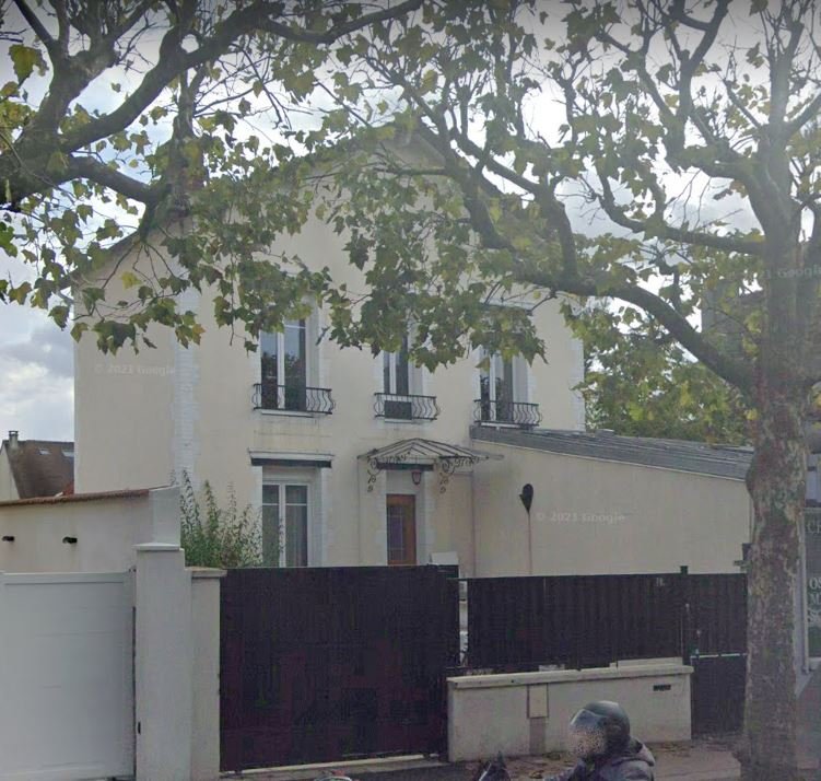 DemolitionMaur's tweet photo. Un jour, une #destruction #10

Nouvelles #démolitions prévues bd de Champigny à St Maur: 4 #pavillons dont une #villa en #meulière . Le #patrimoine architectural de #banlieue sacrifié pour la #densification 

https://t.co/rV2v7Z9aNo
#stopbeton #saccageparis #massacre #teamarchi https://t.co/QaUWUhZN2Y