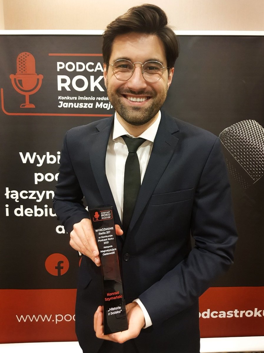 konradshymansky's tweet photo. Konkurs Podcast Roku 2021 i wyróżnienie od @radio_357 w kategorii ,,Magnetyzująca Osobowość".

(też nie wiem co tu robię 😬)

Fot. @podcastroku https://t.co/bNQOIAgQ4e