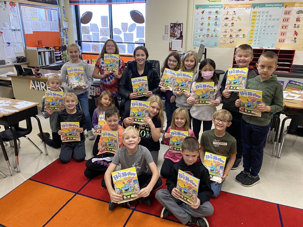 ColdwaterSB's tweet photo. A big thank you to Claire Steinke, a 3-sport athlete, for coming in to our room today to read a story about discovering all of the wonderful things about reading!

Also, thank you to the @secondandseven Foundation for providing books to all of our students! 

#PayItForward https://t.co/SsAldn9FOm