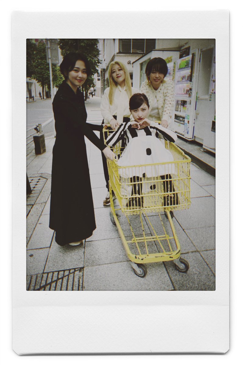 eill_info's tweet photo. eill"23"Music Video 100万再生突破!🎉
ありがとうございます!🎂㊗️
「20」の時に出演してくれたメンバーが出演してくれています!
ぜひ「20」もご覧ください✌️
https://t.co/UHwwCYUbNj
#eill #eill23
eill | 23 (Official Music Video) https://t.co/30ri3DtfJD @YouTubeより https://t.co/vC4N7sTJKL