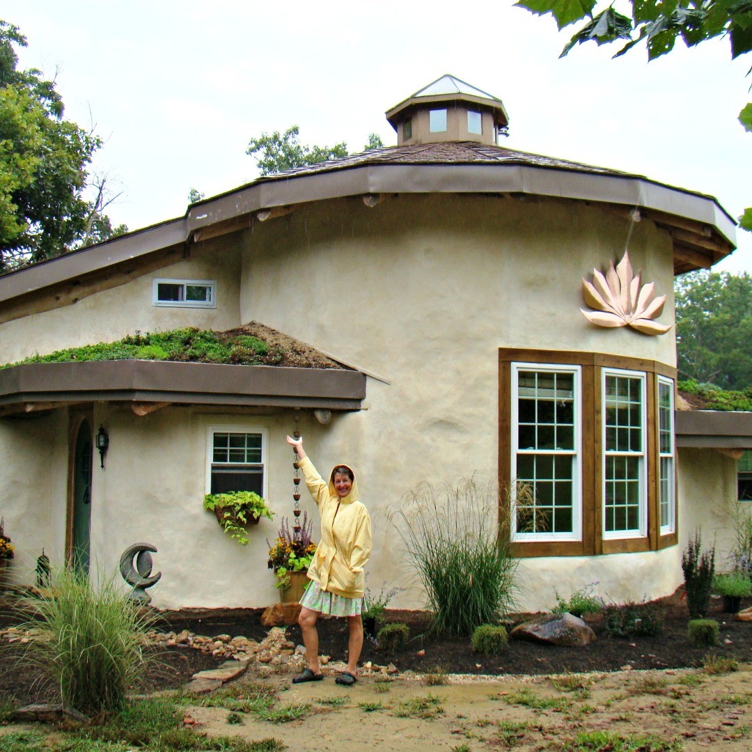 buildnaturally's tweet photo. 650 SF studio in #wv built in 2011
Features #strawbale insulation (#kindamything), #cob interior walls, #adobefloor, #livingroof, #passivesolardesign, &amp; tons of #salvage #buildingmaterials

#thisis #naturalbuilding #myprojects #architecture #naturalarchitecture #interiordesign https://t.co/qltu2dM8hZ