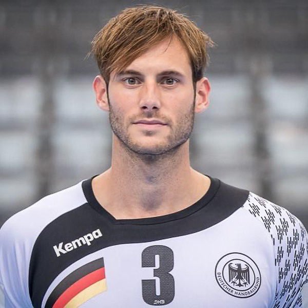 SquiclPrtcl_xyz's tweet photo. Hanball matches are decided in the head: cognitive training, creativity and match intelligence in amateur and competitive handball.

Thanks to the former captain of the german national handballteam @uwegensheimer for the prologue. https://t.co/qLQgO4BOcq
