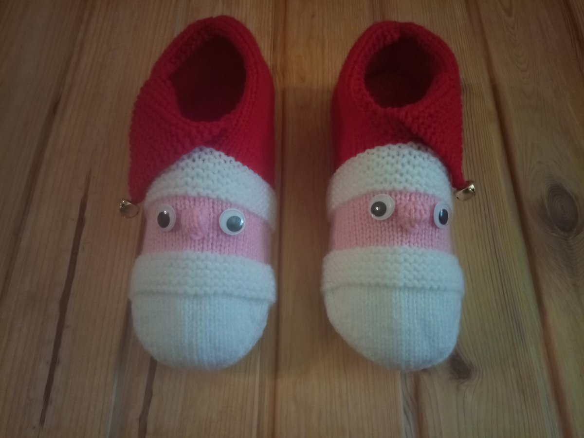 Wollmutter's tweet photo. Hallo ihr Lieben ♥️

Hier gibt es warme Puschen im Weihnachtsmann 🎅 Look 

Vielleicht lasst ihr sie ein bisschen durch das Twitter-Land gehen ♥️😘😉

https://t.co/1S0qR5Vd7r https://t.co/e9qhv4LSRB