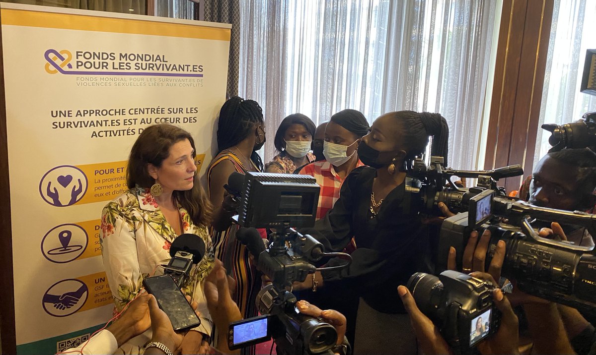 🧵Esther Dingemans, Directrice Exécutive de @glsurvivorsfund est avec la presse à la Tribune des Survivantes. 🌍Ses messages aux survivant.es d'Afrique et d'ailleurs & aux gouvernements: 1⃣ Réparer, c'est d'abord écouter THREAD (1/2) #SurvivorsHearing #SurvivorsFirst