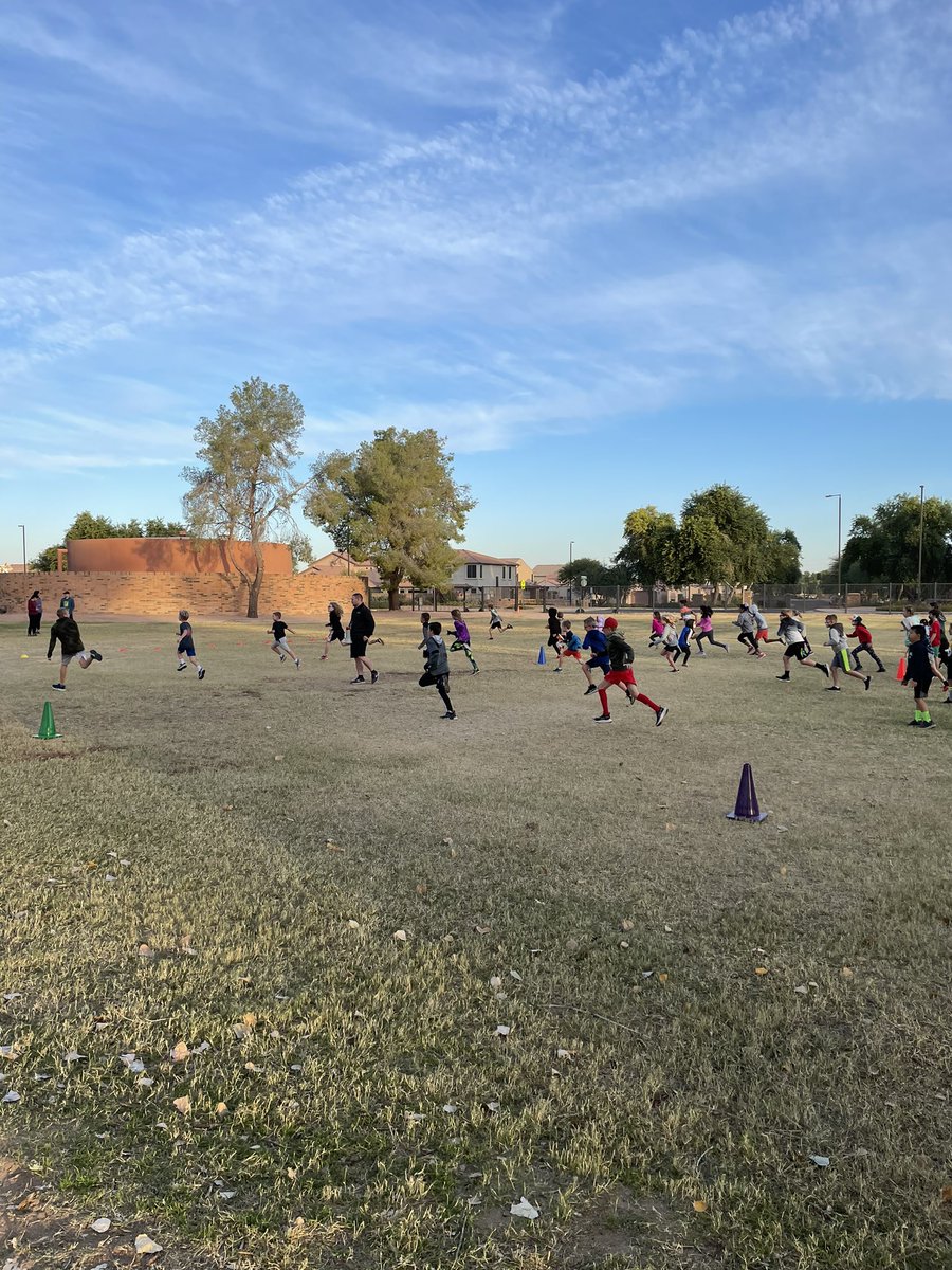 themrtut's tweet image. Early Monday Running Club practice at @GiftedWeinberg! About 3500 kids district wide participate in running club in @ChandlerUnified. We love giving fitness opportunities to our students!