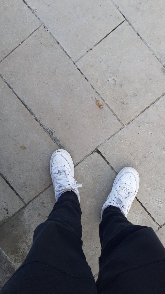 JWeecky's tweet photo. Putain bloqué au collège je dois attendre mes potes https://t.co/AS7VtL7e9Y