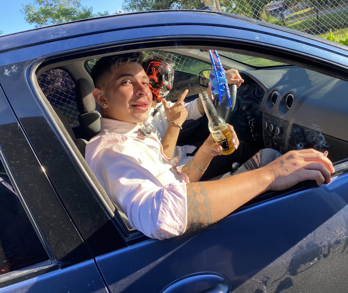 cristiandrk23's tweet photo. #FDDK 🔪🤪🍻😎🛫 https://t.co/wgZ3hAipoh