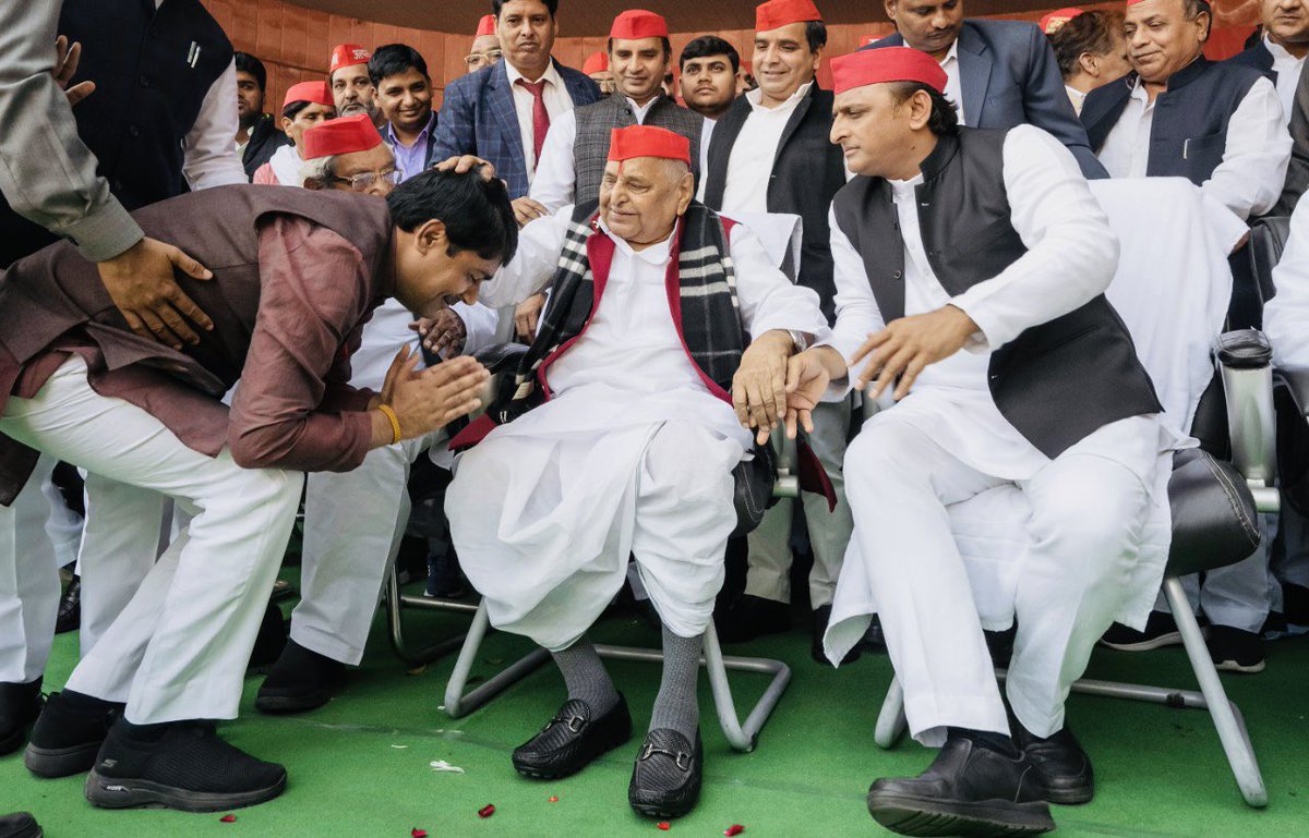 हम सब पर आपका आशीर्वाद यूँ ही बना रहे…..