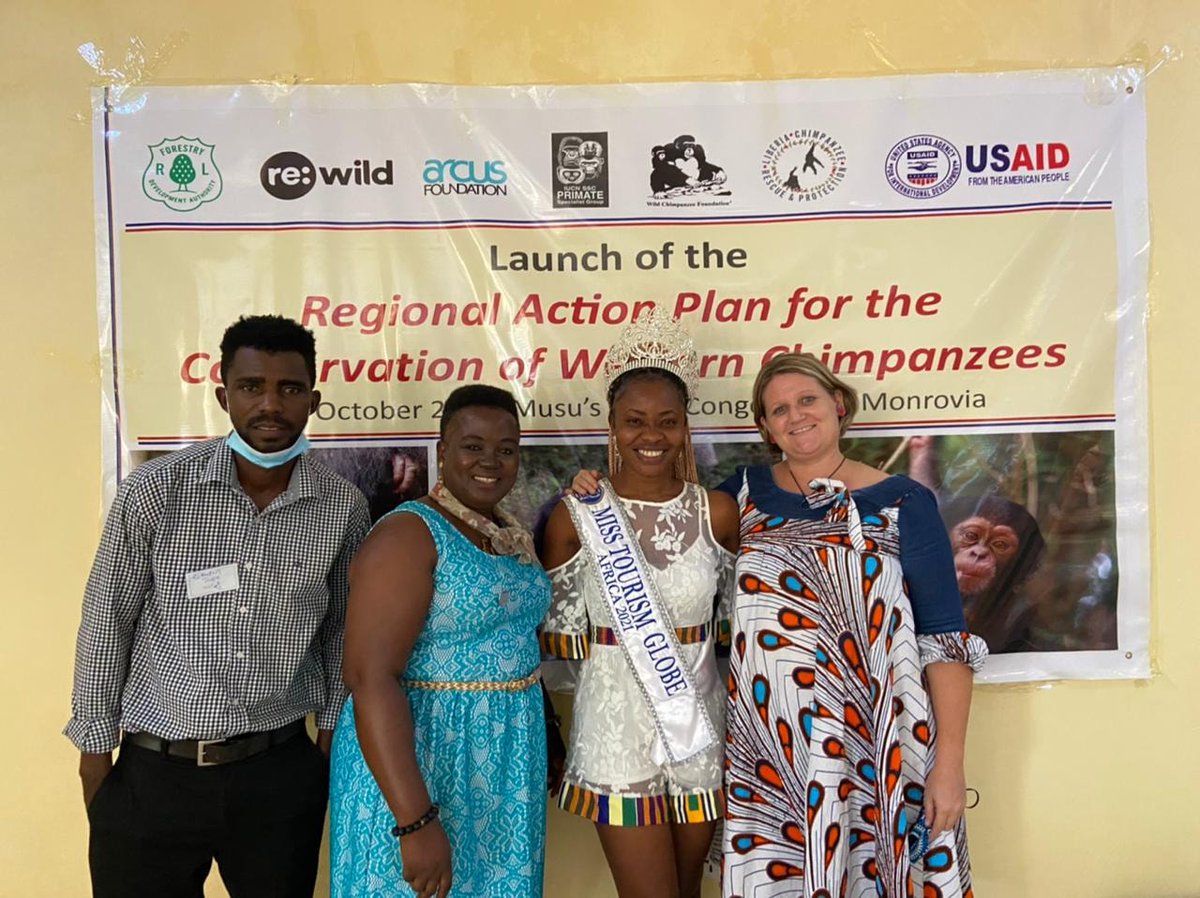 westernchimp's tweet photo. Clement Tweh of WCF (left) and Menladie Lormie of FDA (2nd from left) are the WCAP Implementation Committee Members for Liberia and will continue to serve as focal points for @westernchimp Action Plan activities in the future. Hats of to both of them for a wonderful event! https://t.co/35qnmlhKiJ