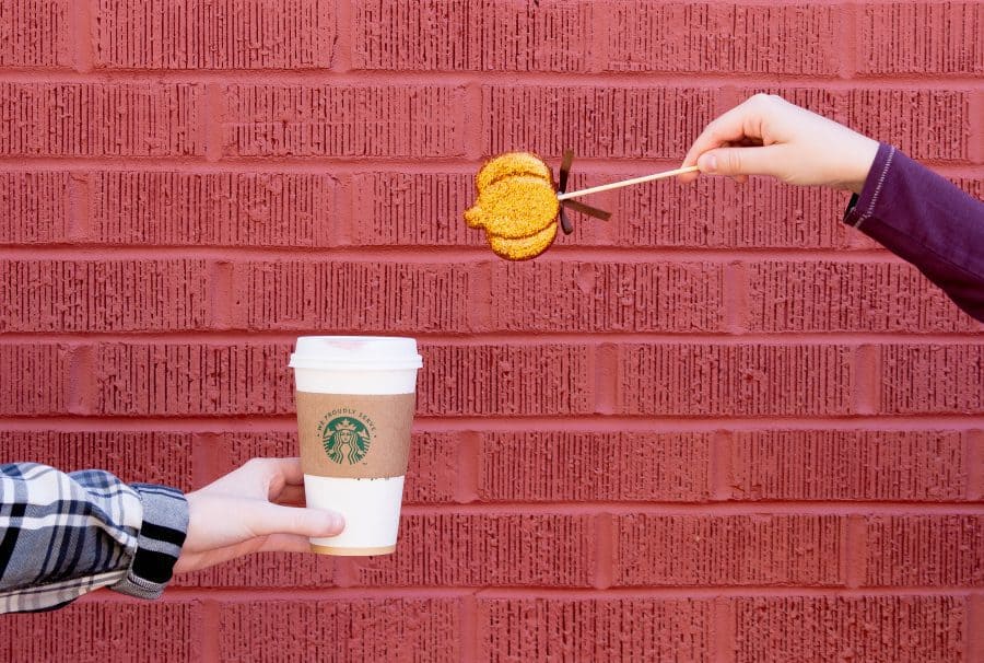 6 "Basic"  Reasons We Love Fall ☕

earnspendlive.com/2016/09/pumpki…