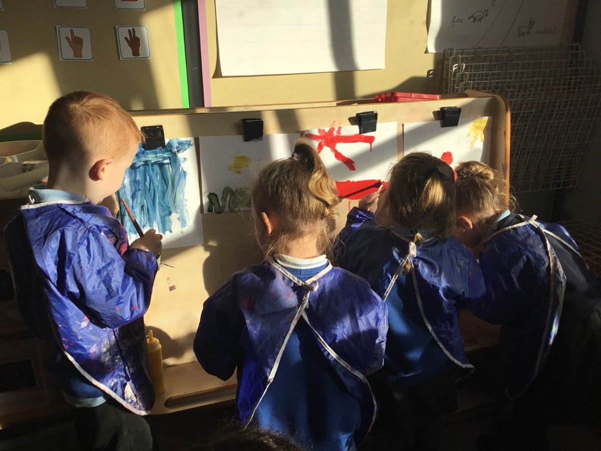 longshawinfants's tweet photo. The Bees have started to explore colour mixing using their independent paint station https://t.co/CSk5RzGMyb