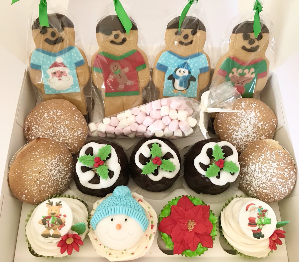 DanesBakery's tweet photo. 🎄🎅🏻The perfect gift for family &amp; friend 🎄🎅🏻 Christmas treat box available to order &amp; don’t forget to order your Late Late Toy Show treat box for Friday 26th November  
3 gingerbread &amp; 3 cupcakes only €15 
#christmastreatbox #latelatetoyshowtreatbox https://t.co/uLAbo4eTBL