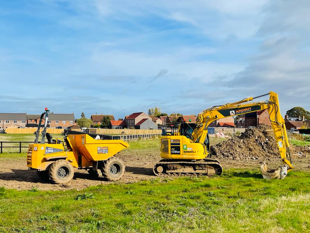 ArdentHire's tweet photo. Dumper wants more and is ready for action.
Digger is tired and having a rest.
Even plant families have their disagreements from time to time.

#ardenthire Ardent Hire #dumpers #excavators Marubeni-Komatsu Ltd Komatsu Thwaites Dumpers https://t.co/nCUdj36ru5