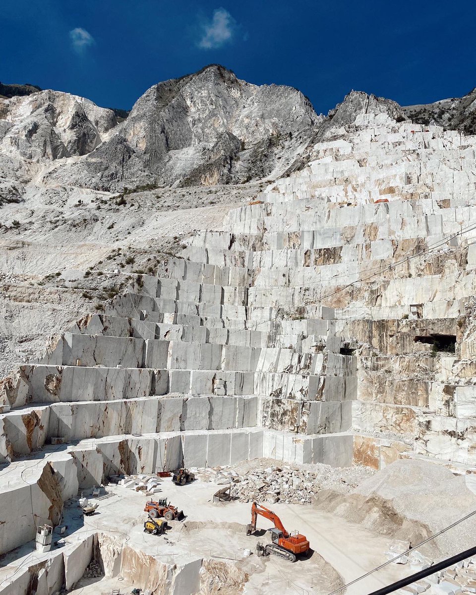 SHHArchitects's tweet photo. #materialmonday – a visit to a Carrara marble quarry for a bathroom project that the team is currently working on.
#quarry #whitemarble #stone #marble #travel #architecture #marblequarry #interiorproject #materialsourcing #shharchitects #luxurymaterials #luxurysurfaces https://t.co/ETiaXzsPrN