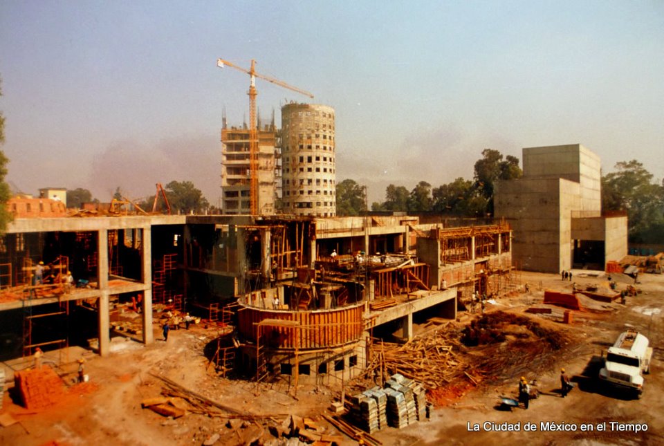 cenartmx's tweet photo. 🥳 ¡Hoy celebramos nuestro cumpleaños!

Hace 27 años se inauguró el Centro Nacional de las Artes, una institución dedicada a la difusión, investigación, formación, impulso, debate y enseñanza del arte, la cultura y la interdisciplina. https://t.co/1XicJLGVU1