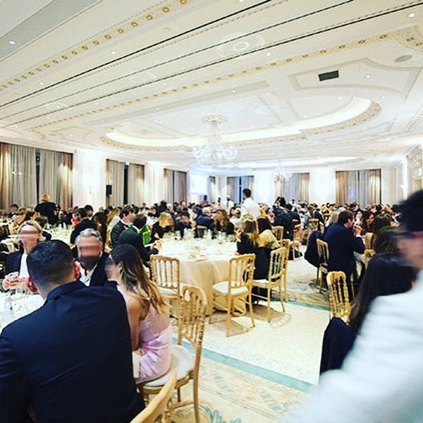 Kaffeinadv's tweet photo. Kaffeina sostiene #theChildrenForPeace l'ONG fondata da #DebraMace e presieduta in Italia da #MassimoLeonardelli.
Il #CharityGala si è svolto a #PalazzoParigi con centinaia di ospiti e le canzoni di #MicheleBravi.
Nella serata la raccolta fondi per costruire un asilo in Uganda! https://t.co/VsYeSi7niH