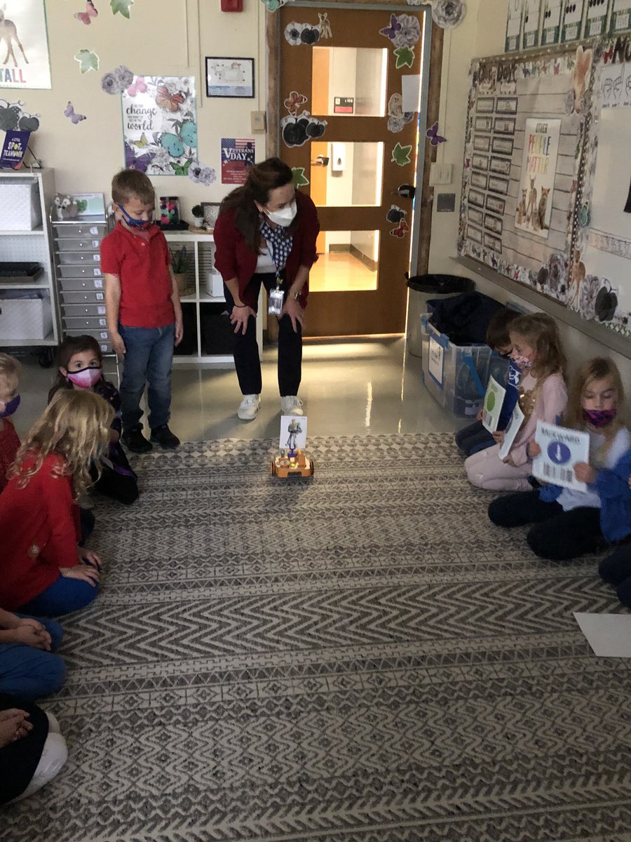 seemoretech's tweet photo. Love watching our Kindergartners grow their brains and code using our screen-free robots called KIBO @kibo Thank you @Spiritof67LF for the grant!  @lmontgomery67 

@LakeForestSD67 #everettsoars https://t.co/O9l7BKR0IE