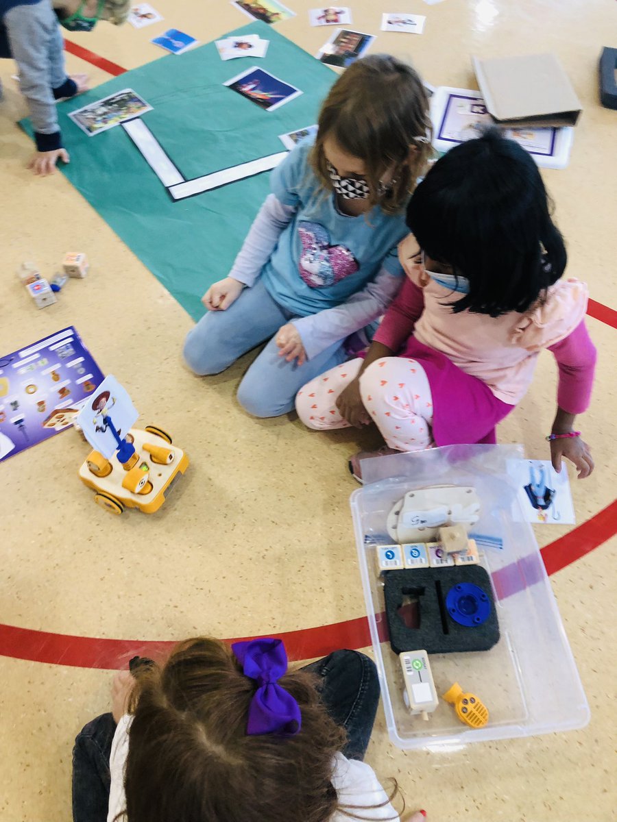 Love watching our Kindergartners grow their brains and code using our screen-free robots called KIBO <a href="/kibo/">KIBO</a> Thank you <a href="/Spiritof67LF/">Spirit of 67</a> for the grant!  @lmontgomery67 

<a href="/LakeForestSD67/">Lake Forest School District 67</a> #everettsoars