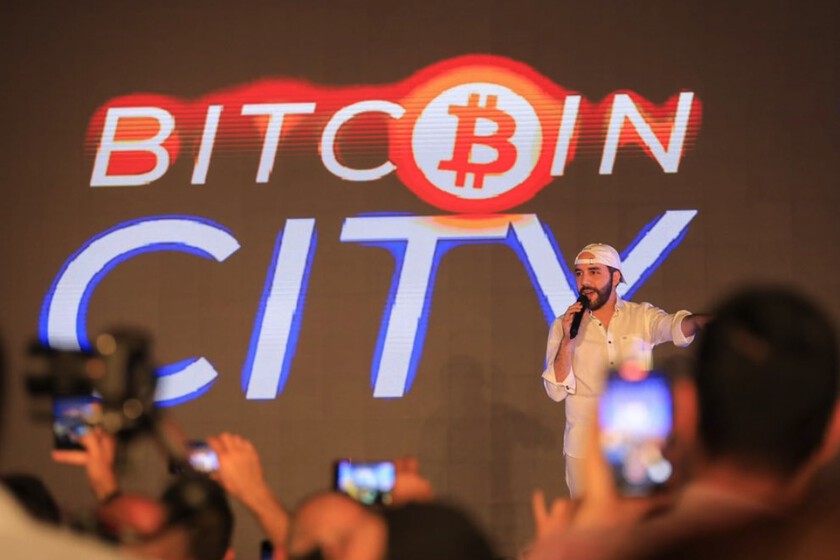 xataka's tweet photo. La primera 'Bitcoin City' se construirá en El Salvador: qué sabemos del proyecto y qué ventajas promete a nivel fiscal https://t.co/CBNTIcMC9K https://t.co/TXiKqTJGbo
