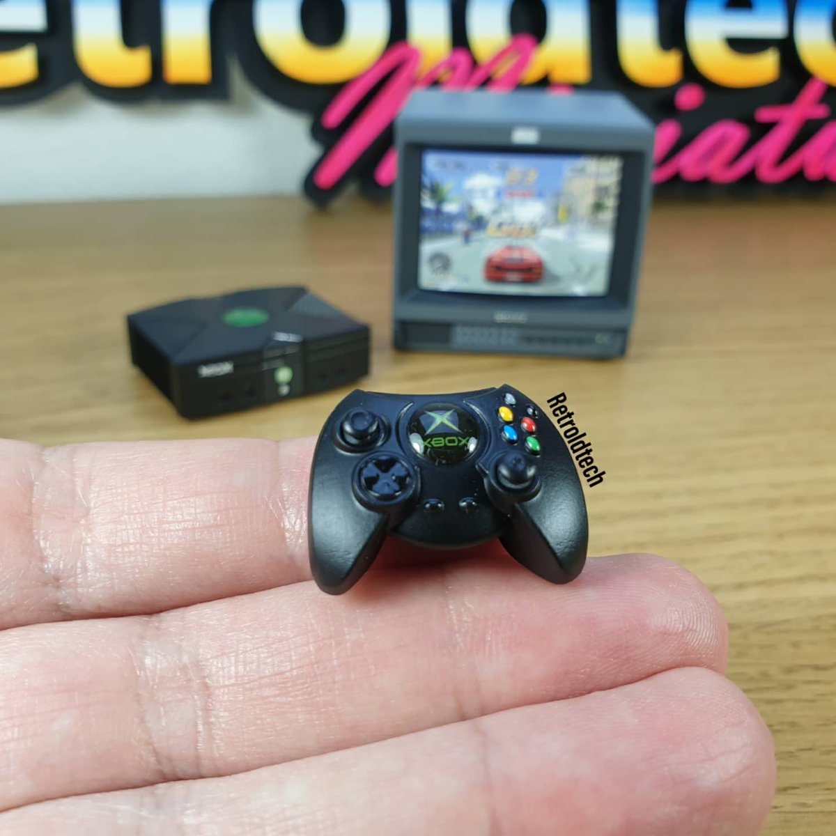 Retroldtech's tweet photo. 1/6 Scale XBOX & Sony PVM Monitor featuring OutRun2 😍
#xbox #xbox20 #originalxbox #xboxmini #minixbox #sega #outrun #outrun2 #miniatures #3dprinted #3dprint #3dprintedmodels #toyphotography #toyphoto #miniatureart https://t.co/L67rXIdA11