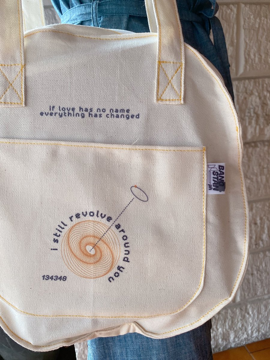bangstanph_'s tweet photo. (finally) BTS 134340 ROUND SLING TOTES now available on Shopee!!

Link (COD available):
https://t.co/5zugMTNWWM…

🏷 bts kpop bangtan budol shopee finds tote bag fan merch ph https://t.co/wDqPO7Mzol