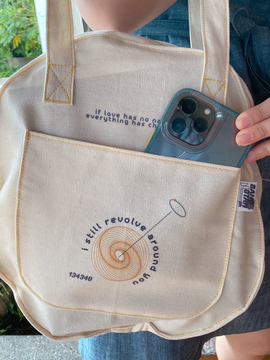 bangstanph_'s tweet photo. (finally) BTS 134340 ROUND SLING TOTES now available on Shopee!!

Link (COD available):
https://t.co/5zugMTNWWM…

🏷 bts kpop bangtan budol shopee finds tote bag fan merch ph https://t.co/wDqPO7Mzol