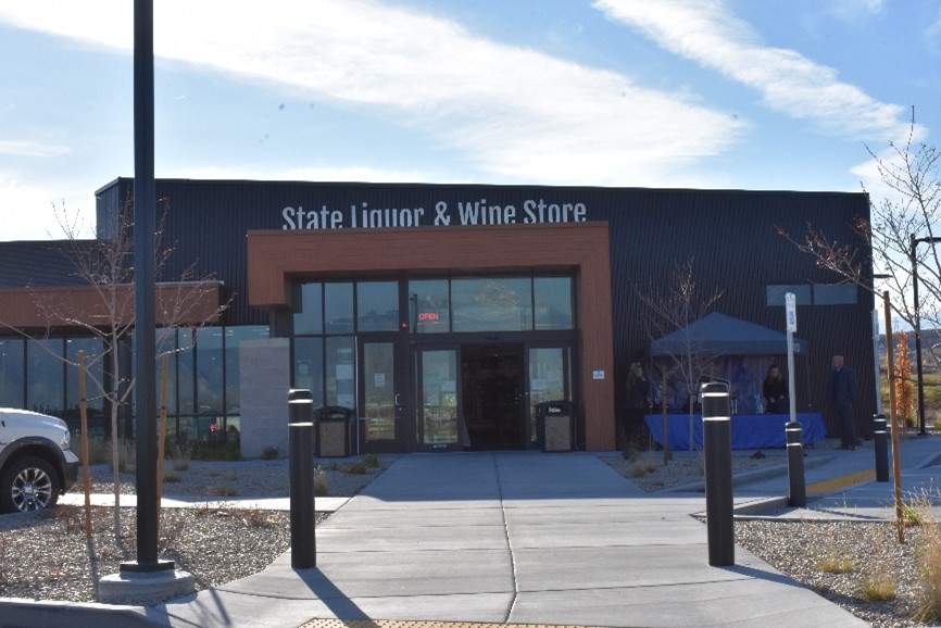 GETGroupNA's tweet photo. .@GETGroupNA and @utahdld provisioned more Utahn’s with their GET #MobileID this month at two @UTDABC locations. Use your Utah #mDL at DABC Farmington and Saratoga Springs, with more locations coming soon! #GETtheFutureNow https://t.co/zX2DWgrB9c