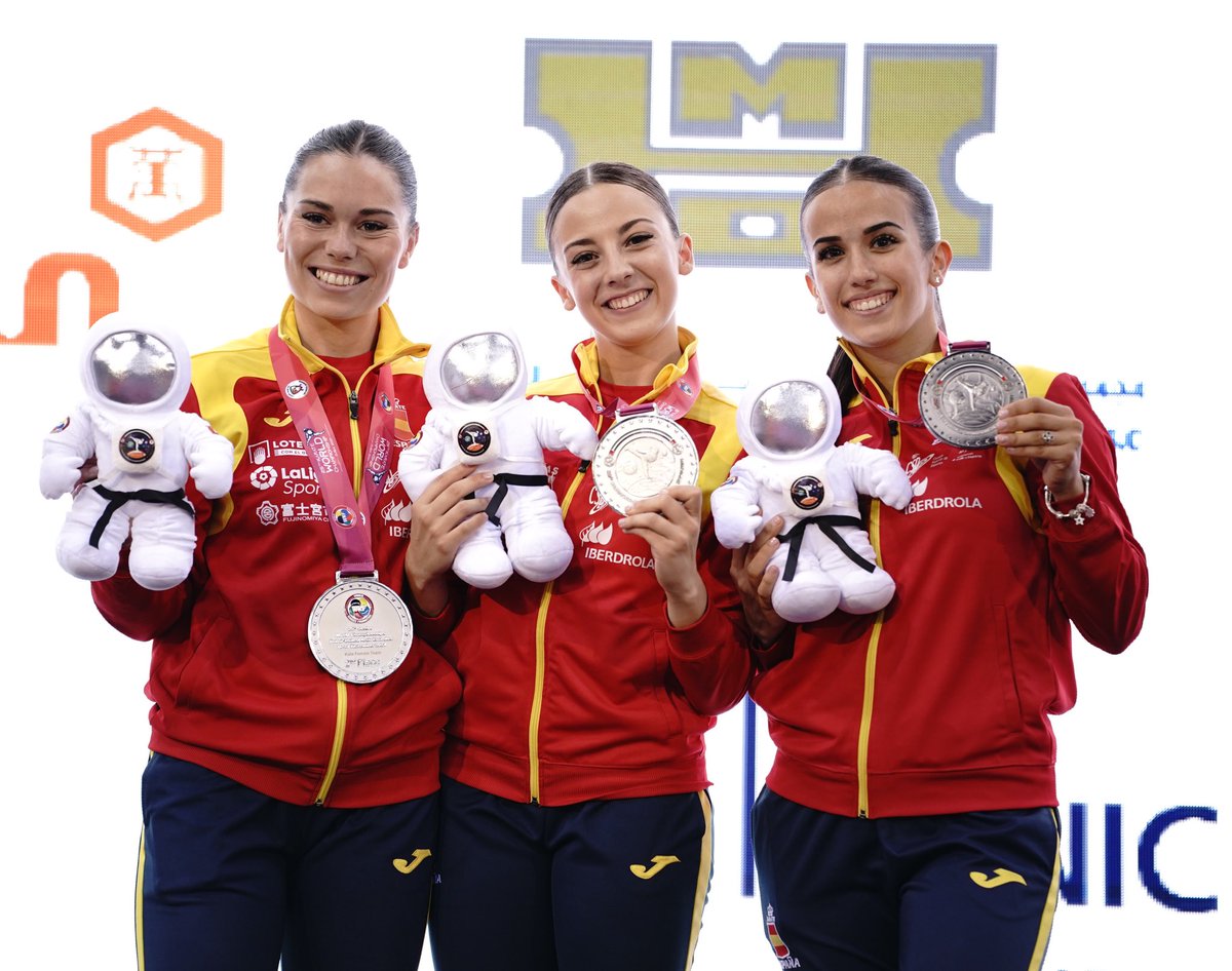 SUBCAMPEONAS DEL MUNDO 🥈🌍

Estoy muy orgullosa del equipo que hemos formado💕

Dimos todo por estar ahí, entrenamos duro y trabajamos al 100% cada día. Aunque deseábamos la de oro estamos súper contentas con la final que hicimos💪🏽✨

Gracias por todo vuestro apoyo ❤️