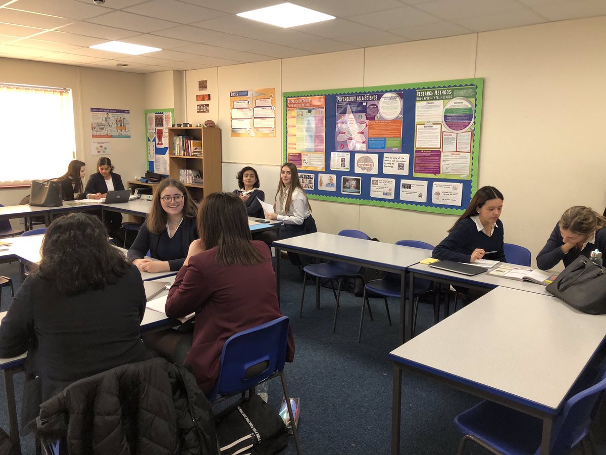 SGSPsychDept's tweet photo. Monday #SGSpsychology mentoring where #SGSyear13 and #SGSyear12 are mentoring other psychology students. https://t.co/OYq3rqGGI6