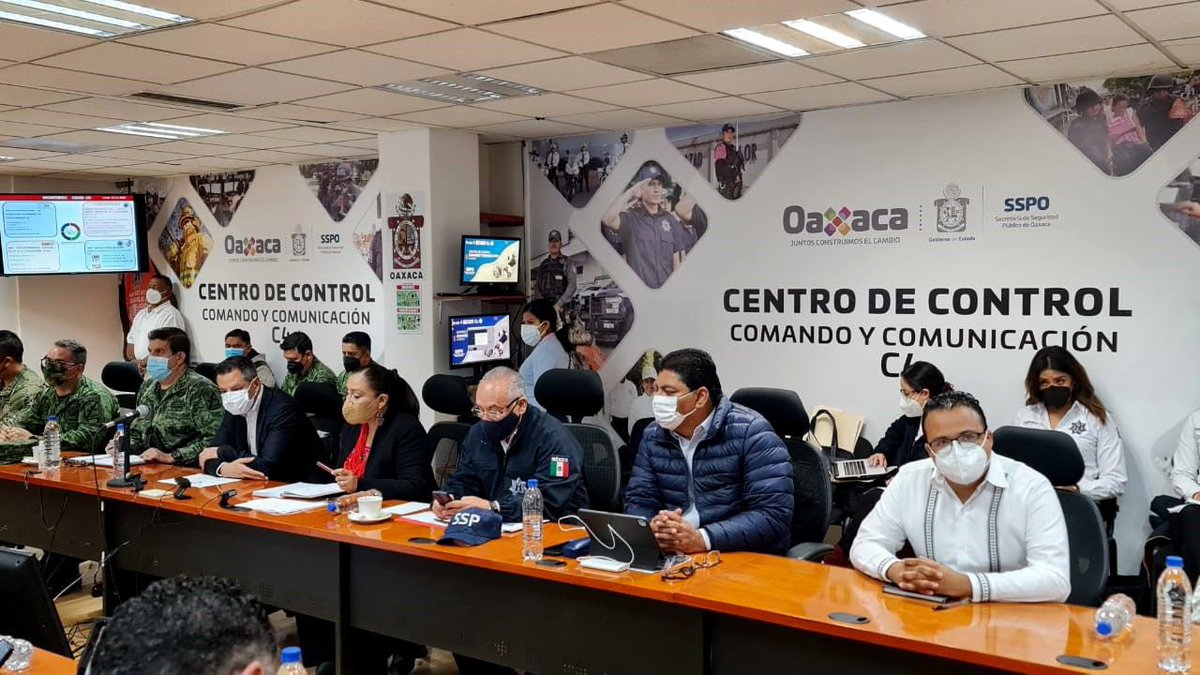 alejandromurat's tweet photo. Comenzamos las actividades de esta semana con la Mesa de Seguridad; los tres órdenes de gobierno estamos reforzando las acciones implementadas por el bien de la población. https://t.co/AsqnAOjCW0