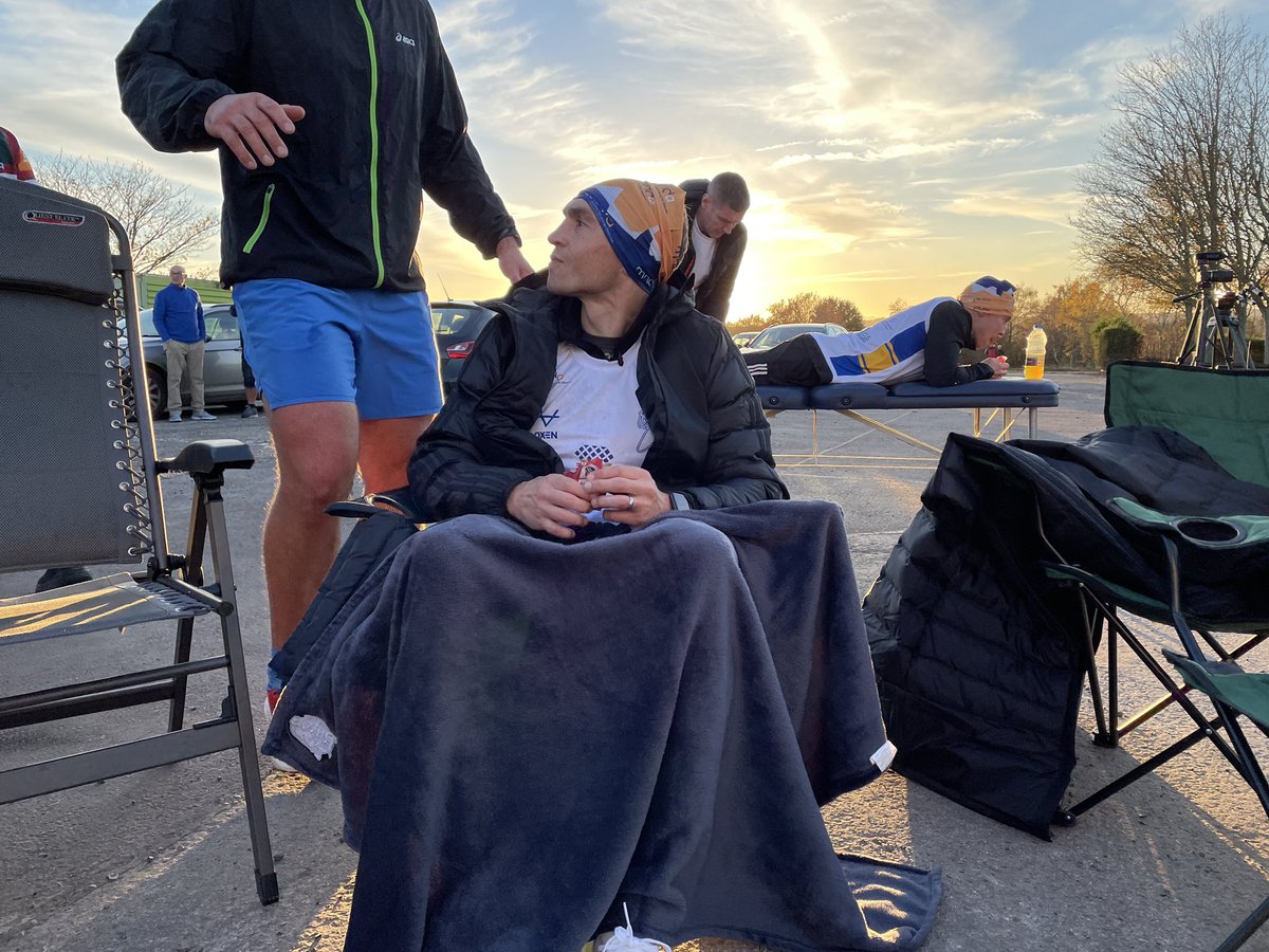 leedsrhinos's tweet photo. The sun is setting and the temperatures are dropping, Sir Kev needs your support now, please give generously #TheExtraMile 
➡️ Info https://t.co/9rk2WfEH2N
📱Text Kevin to 70143 to donate £3 or visit https://t.co/zejGQgZDPY
🗺 Follow Garmin tracker https://t.co/L03LfyOxAi https://t.co/FV8byq6G9M