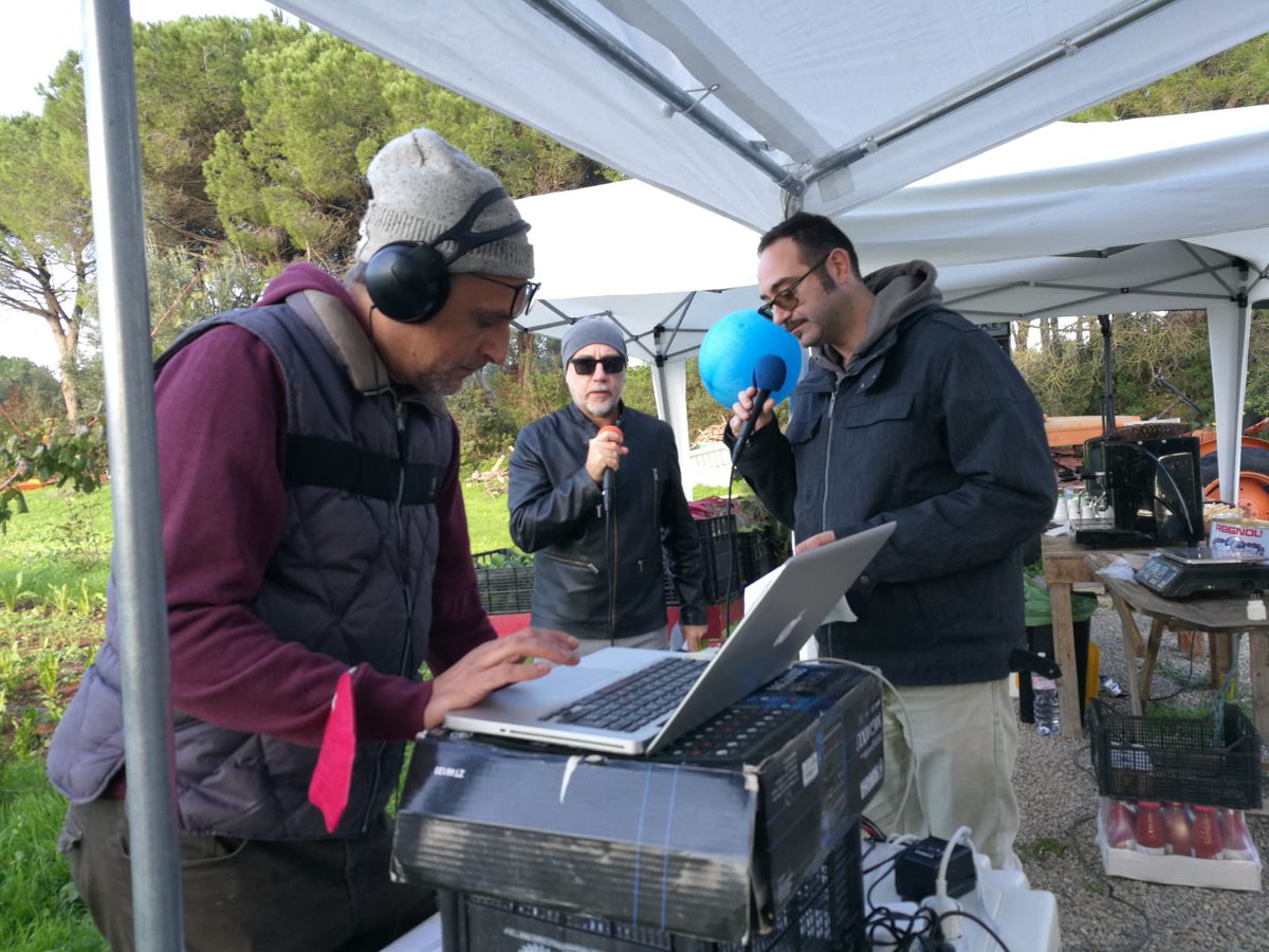 LucaBrindisino's tweet photo. Ancora un #liveradioshow per @RDVibes che questa volta approda a #LaRusciulara maneggio, azienda agricola e molto altro alle porte di #Lecce.
#podcast 👉https://t.co/vTJUX0Tkzk
@radiosonar_net #GeminiNetwork @RadioRogna @lautoradio https://t.co/o2HKndUnSO
