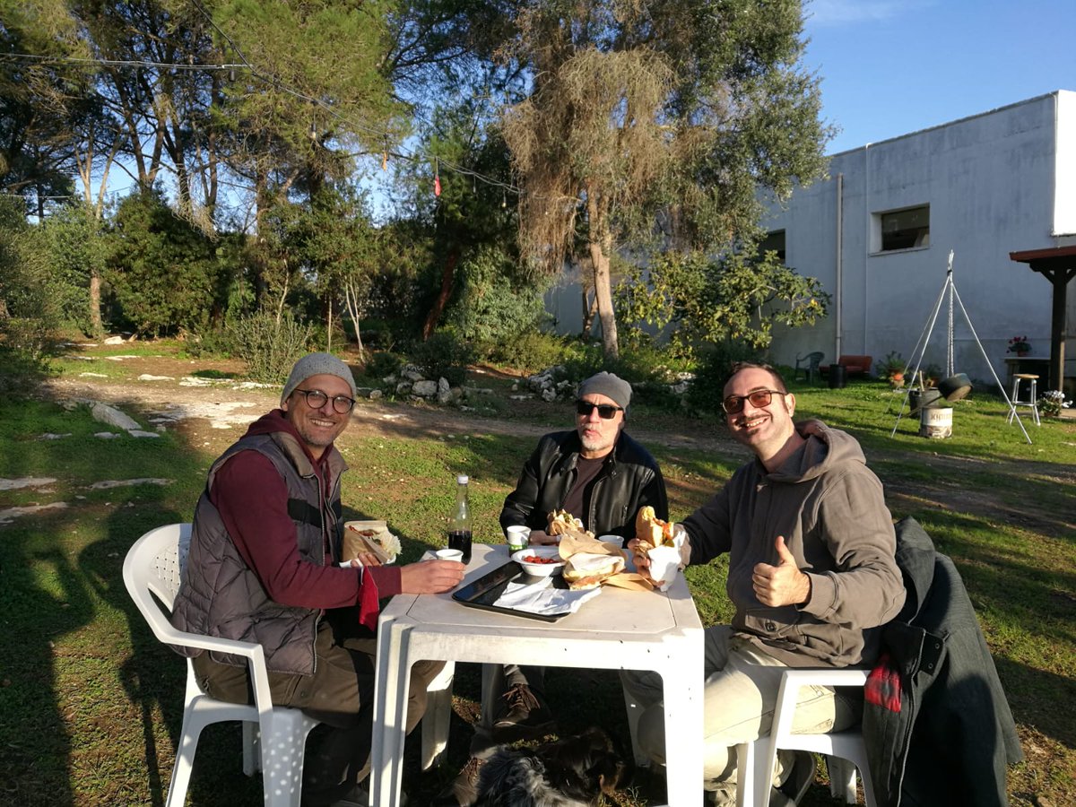 LucaBrindisino's tweet photo. Ancora un #liveradioshow per @RDVibes che questa volta approda a #LaRusciulara maneggio, azienda agricola e molto altro alle porte di #Lecce.
#podcast 👉https://t.co/vTJUX0Tkzk
@radiosonar_net #GeminiNetwork @RadioRogna @lautoradio https://t.co/o2HKndUnSO