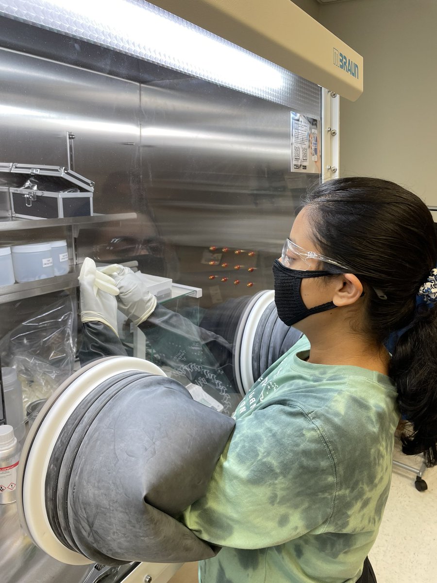 MeganButala's tweet photo. Another #BRG milestone: First forehead bump against the glovebox 😆

Thanks for the permission to post, @kausturi_parui ! And to @john_langhout for the moral support. 

These champs are making their first loose powder swagelok cells!

#realtimechem #battchat https://t.co/GZftxZXSv4