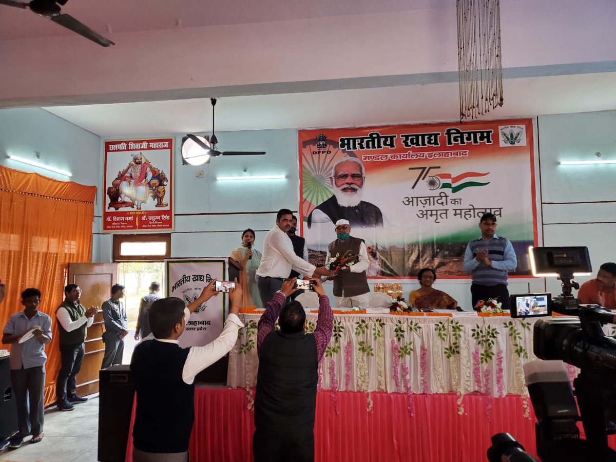 FciLko's tweet photo. #AzadiKaAmritMahotsav celebrated by DO, Allahabad was also graced by Shri Shyam Sunder Singh Patel, a Kargil war hero and social worker as a special guest of honour. @fooddeptgoi @FCI_India @FCI_NorthZone @PibLucknow @PIBConsumerFood https://t.co/X2V4vz88UN