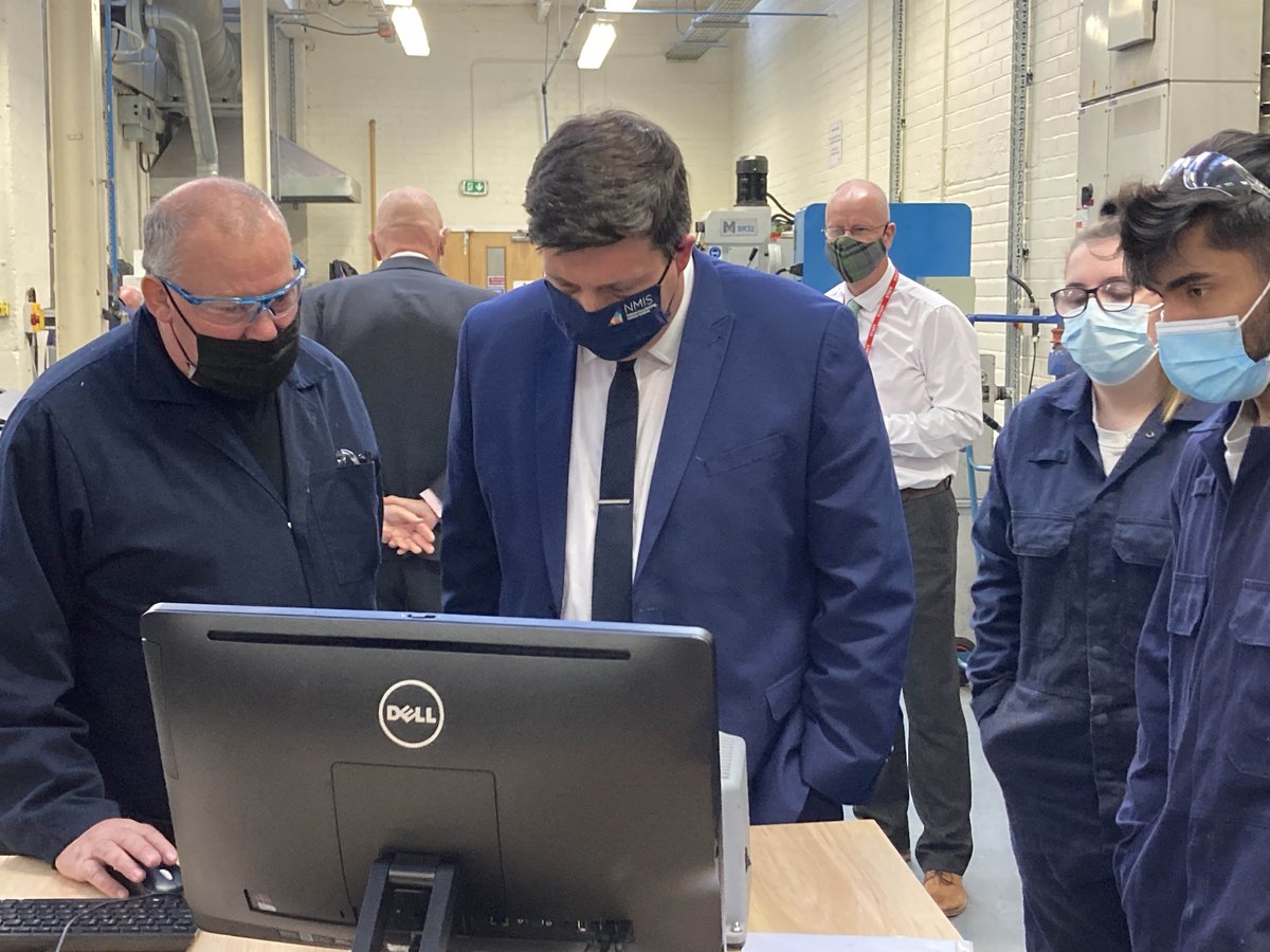 UHIPerth_'s tweet photo. #News | @jamiehepburn Minister for HE, FE, Youth Employment &amp; Training visited @PerthCollegeUHI today to speak to our students.

📷 with @magc_cook; Food, Nutrition, Textiles &amp; Education students and our Built Environment department where he tried his hand at virtual welding. https://t.co/EYb7Wrt0c1