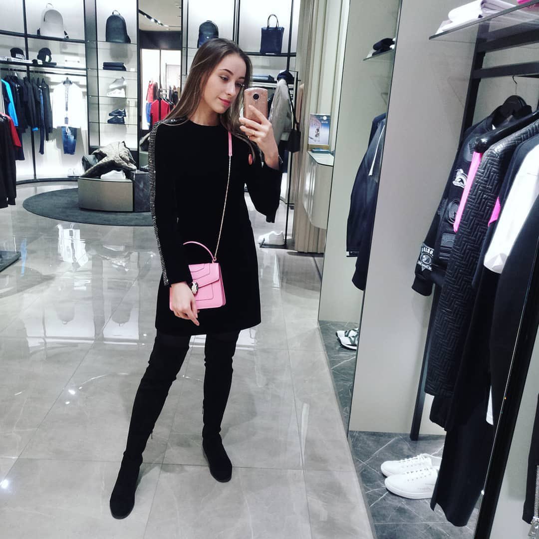 Go shopping and have lunch.