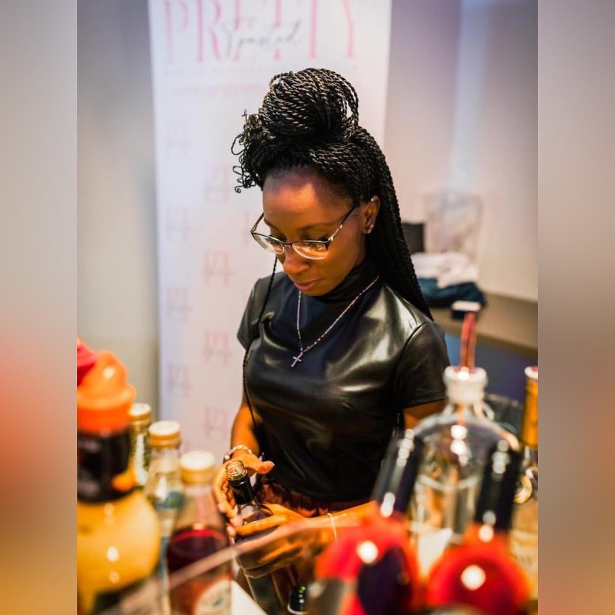 _Ambroshaaa's tweet photo. Always in my zone 👩🏽‍🔬

#mobilebartender #prettytoasted https://t.co/WZ146ipmZw